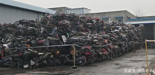 河南焦作驚現(xiàn)汽車墳場 5000輛舊車堆成山，背后折射產業(yè)轉型與回收難題